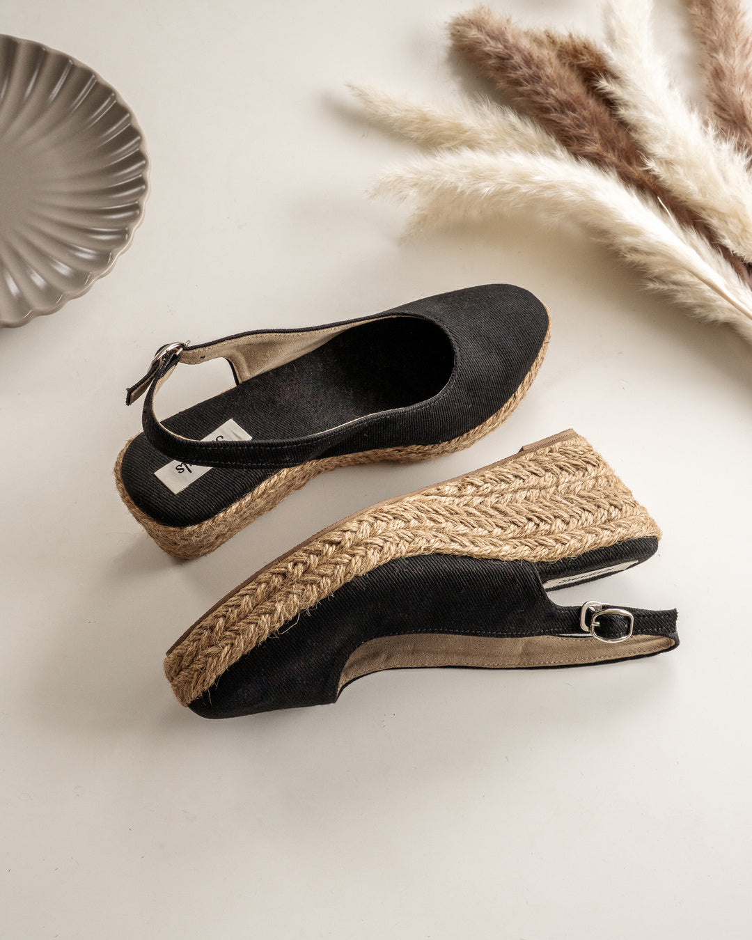 Lora Abaca Wedges
